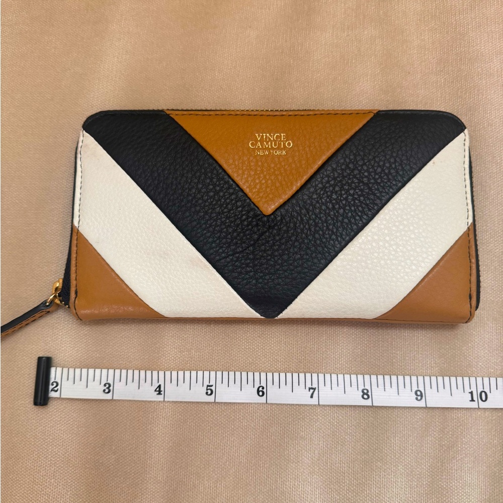 Vince Camuto wallet